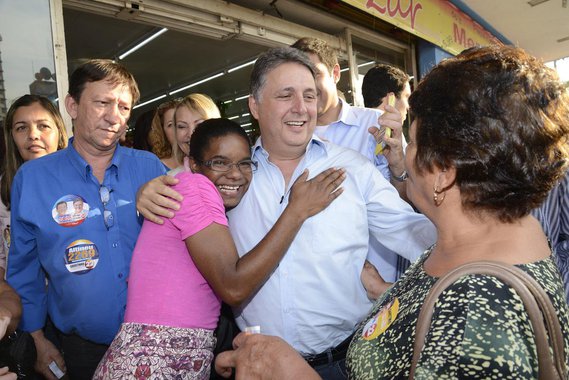 Candidato ao governo estadual pelo PR critica gestão atual, que "avisa" antes de ocupar uma área, fazendo com que os bandidos migrem para outras regiões; "O perfil da Polícia não é dar aviso-prévio a bandido. Tem que prender, assim como fizemos com os maiores traficantes do Rio. É isso que o povo quer", disse Anthony Garotinho, lembrando de sua gestão como governador