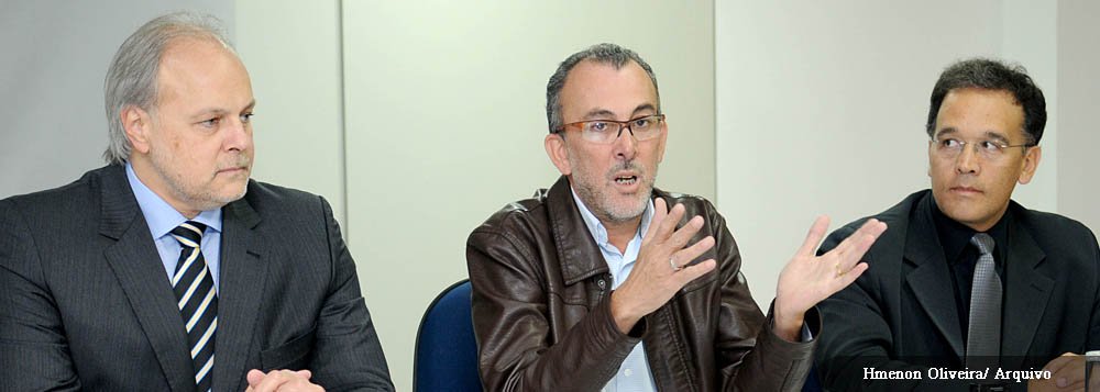 Os ônibus foram recebidos do Governo Federal, por meio do programa Caminho da Escola; os veículos atenderão escolas de educação integral e serão usados para atividades extracurriculares; "É importante ressaltar que o transporte regular de alunos no DF atende 100% das necessidades", disse o secretário adjunto de Educação do DF, Jacy Braga