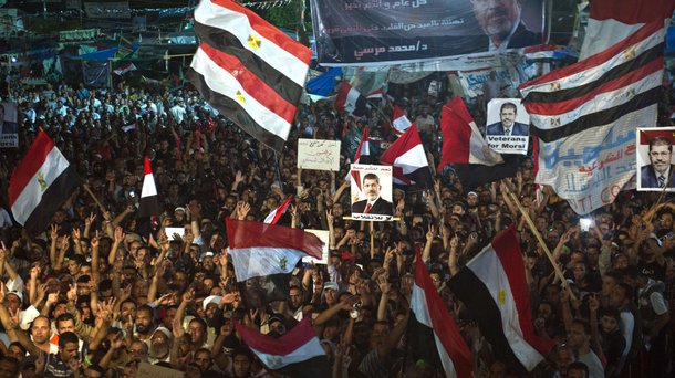 Entidade que apoia o presidente deposto do Egito Mohamed Mursi recomendou aos egípcios que saiam às ruas. Na semana passada, em três dias, confrontos entre manifestantes e forças de segurança provocaram pelo menos 750 mortos