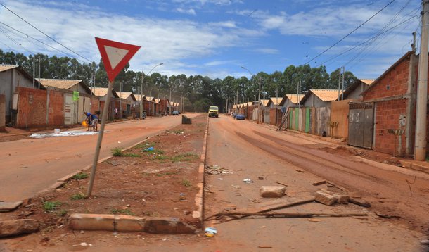 A Comissão de Fiscalização Financeira e Controle da Câmara dos Deputados vai investigar denúncias de fraude na venda de lotes do programa Minha Casa, Minha Vida, no Distrito Federal. O Tribunal de Contas da União também irá apurar o caso por meio de uma auditoria.