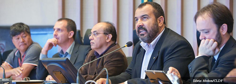 A instalação de serviços básicos, como água e luz, e a regularização definitiva da área são reivindicações dos moradores, que estiveram na CLDF na manhã desta terça-feira; o debate foi promovido pelo deputado Dr. Michel (PP), que se mostrou sensível à situação dos assentados "que há 17 anos lutam pela regularização da área"