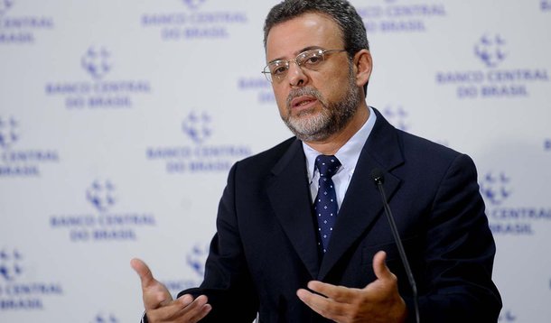 Avaliação é do chefe do Departamento Econômico do Banco Central, Tulio Maciel; hoje, o BC divulgou a revisão da estimativa de déficit em transações correntes, que são as compras e as vendas de mercadorias e serviços do país com o mundo – de US$ 78 bilhões para US$ 80 bilhões, este ano