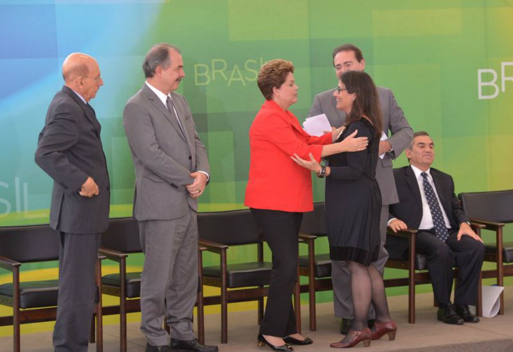 Organizações terão que participar de processo seletivo (chamada pública), pondo fim a uma das principais polêmicas referentes às parcerias: a forma de seleção; entidades terão ainda que cumprir requisitos para prestar serviço aos governos, como existir há, no mínimo, três anos, ter experiência prévia e comprovar capacidade técnica; novo texto traz também a exigência da ficha limpa tanto para as organizações quanto para os seus dirigentes; a lei será publicada nesta sexta-feira