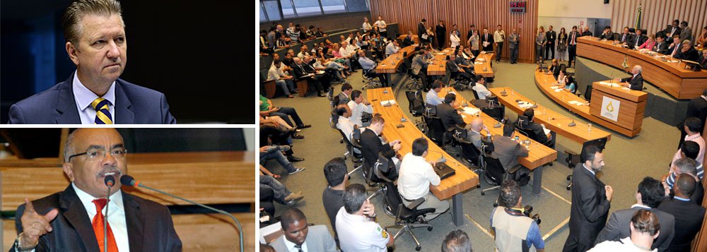 Em discussão que durou mais de cinco horas na Câmara Legislativa do Distrito Federal nesta quinta-feira, os distritais apresentaram propostas que passaram pelo reajuste salarial e a desmilitarização e unificação das polícias, redução da maioridade penal, cumprimento integral das penas e agilidade da Justiça; deputado federal Luiz Pitiman (PSDB-DF) atribuiu a crise na segurança ao governo do DF: "Somos reféns de uma gestão pública incompetente"; distrital Chico Vigilante (PT) rebateu as críticas e chamou o parlamentar de "covarde"