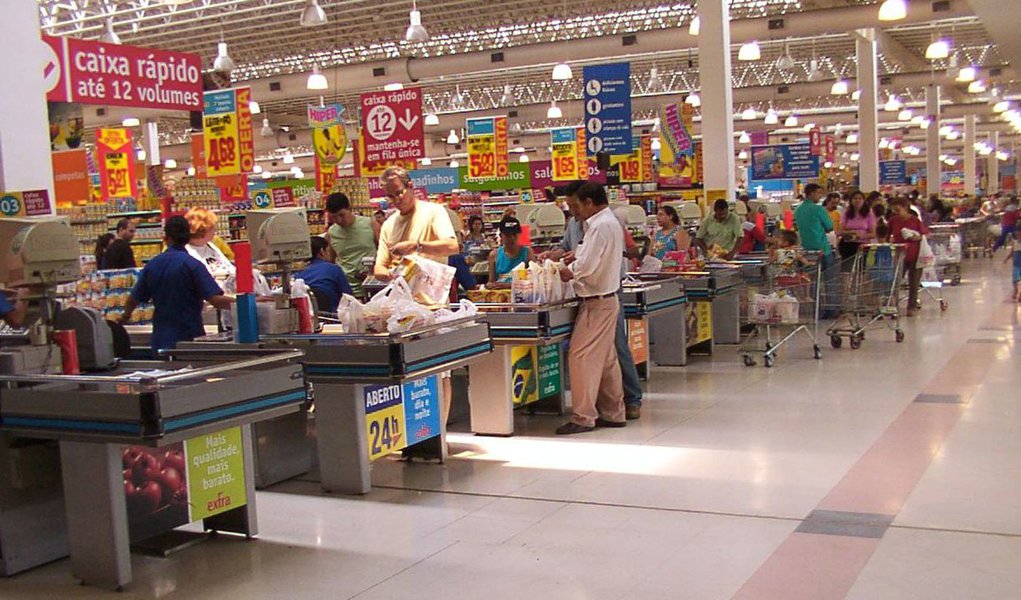 Projeção de instituições financeiras para a inflação medida pelo IPCA, este ano, variou de 6,01% para 6,02%; para 2015, houve alta pela segunda semana consecutiva – a previsão passou de 5,60% para 5,70%