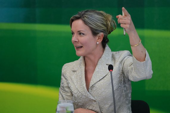 Candidatura da ex-ministra e senadora Gleisi Hoffmann (PT) ao governo do Paraná será oficializada no dia 31 deste mês. Lançamento irá ocorre durante Encontro Estadual dos petistas. Objetivo é "ligar a máquina partidária para eleger a senadora", explica o presidente do Diretório estadual, Enio Verri. PT dá como certo os apoios do PDT e PCdoB