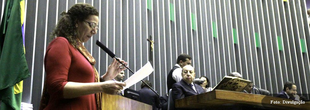 Legenda anuncia o nome da deputada federal Jandira Feghali para concorrer o governo do Rio de Janeiro; partido oficializou a postulação neste final de semana; decisão é consequência da ruptura da legenda com o PMDB do governador Sérgio Cabral e do prefeito da capital, Eduardo Paes