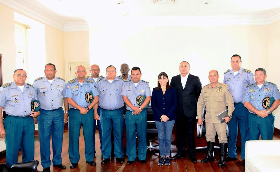 Medida Provisória assinada pela governadora Roseana Sarney adianta de novembro para julho a implementação da tabela de subsídios para policiais militares e bombeiros; as duas categorias terão reajuste de 5,6% em seus salários; o sistema de Segurança do Maranhão ganhou o reforço de mais de 2.300 novos policiais militares, civis e do corpo de bombeiros