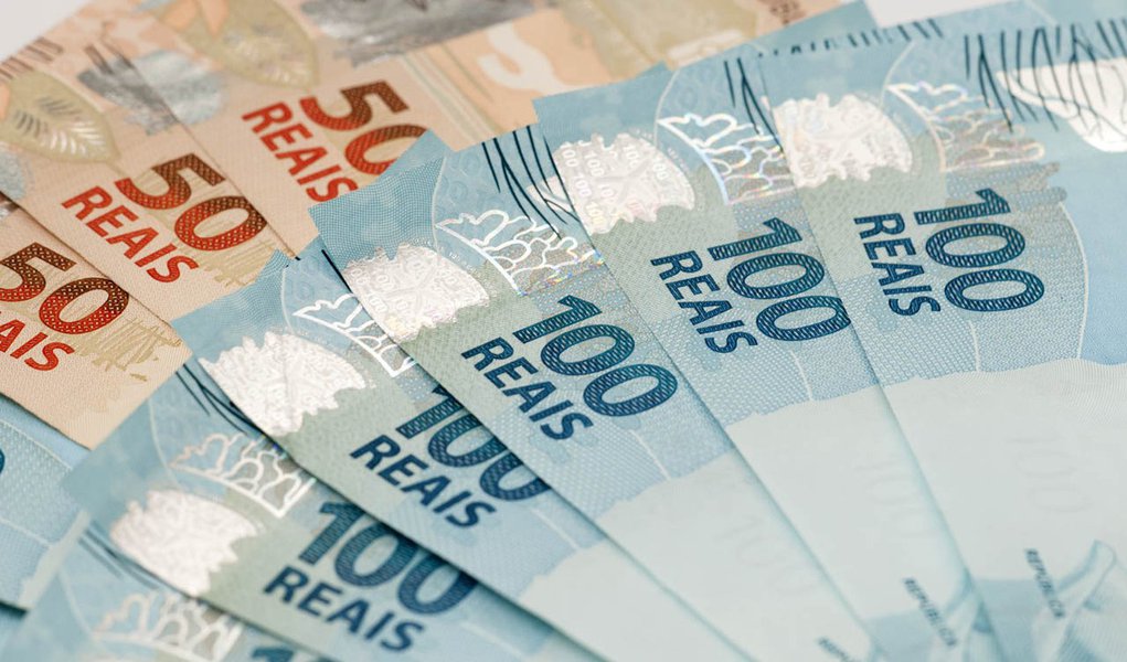 Crescimento ficou em 2,5% com a correção pelo IPCA; no primeiro trimestre, a arrecadação de R$ 293,426 bilhões em impostos teve crescimento real de 2,08%, na comparação com o mesmo período do ano passado, segundo a Receita Federal