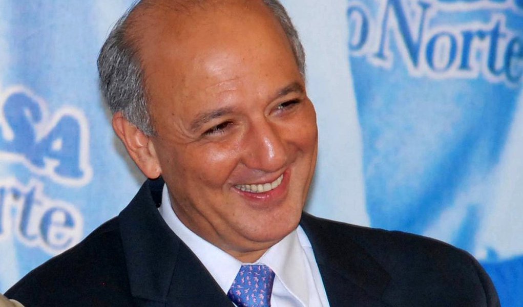 Pré-candidato do PR tem julgamento de segunda instância suspenso por tempo indefinido e se mantém na disputa pelo governo do DF. À procura de um vice, o político considera os nomes de Jaqueline Roriz (PMN) e Eliana Pedrosa (PPS)