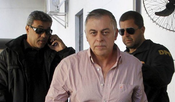 Foram abertos 23 novos inquéritos pela Operação Lava Jato para rastrear pagamentos feitos ao ex-diretor de Abastecimento da Petrobrás, Paulo Roberto Costa, preso em Curitiba; a Suíça bloqueou US$ 23 milhões do ex-diretor depositados em 5 contas no país; PF acredita que dinheiro tenha origem em subornos pelo esquema montado pelo doleiro Alberto Youssef, também preso
 