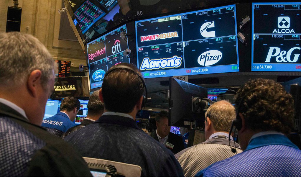 PIB norte-americano acelerou mais que o esperado no segundo trimestre, após encolher 2,1% no primeiro, fortalecendo as perspectivas de um desempenho mais forte nos últimos seis meses do ano