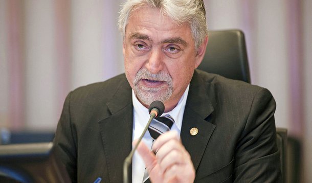 Apesar de nada estar definido, a Câmara Legislativa do DF deverá decidir, em outubro, o futuro do deputado Raad Massouh (PPL) em sessão aberta após cassar dois parlamentares por meio de voto secreto; caso se confirme este processo de votação, será a primeira vez em sua história que a Casa decidirá pela cassação com o voto aberto
 