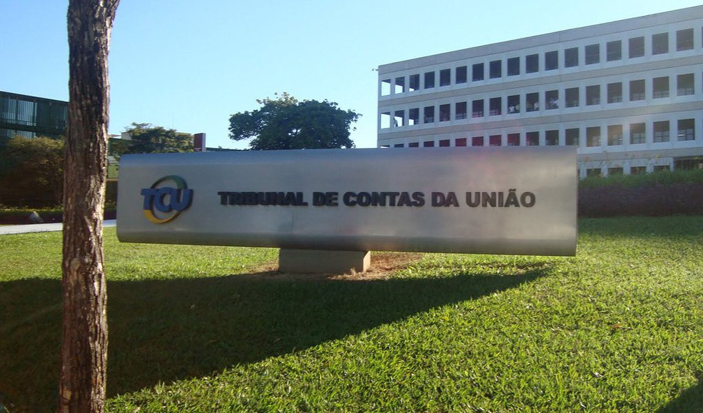 As obras com recomendação de paralisação são: Ferrovia Norte-Sul, no Tocantins; construção da Ferrovia Oeste-Leste, na Bahia; esgotamento sanitário em Pilar, em Alagoas; Avenida Marginal Leste, no Rio Poty, no Piauí; construção da Vila Olímpica Parnaíba, no Piauí; pavimentação da BR-448, no Rio Grande do Sul; e ponte sobre o Rio Araguaia, na BR-153, no Tocantins