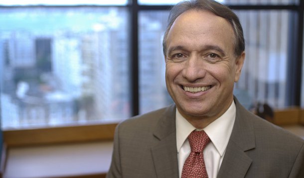 China é o maior mercado consumidor da empresa; o país asiático foi o principal tema do encontro que o presidente da Vale, Murilo Ferreira, teve nesta sexta-feira, em Brasília, com o ministro do Desenvolvimento, Indústria e Comércio Exterior, Fernando Pimentel; empresário disse também que a Vale vai esperar a publicação da medida provisória (MP) que tratará da tributação de lucros no exterior para decidir o que fará com a dívida fiscal que tem com a União