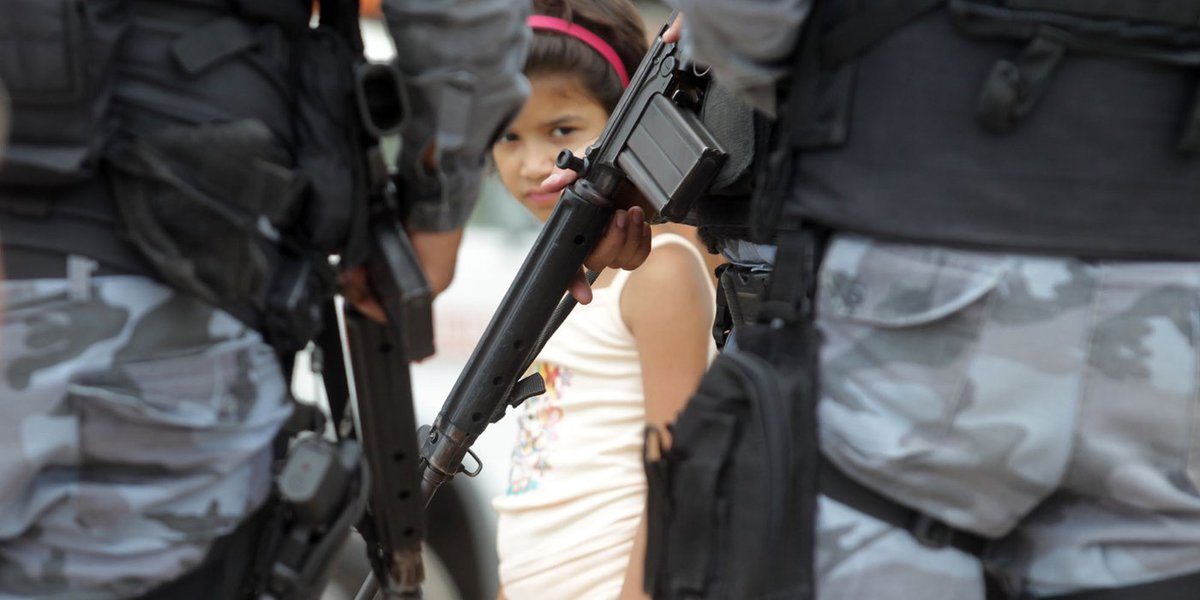 Operação "São Francisco" tem 2.050 homens da Brigada de Infantaria Paraquedista do Exército, 450 da Marinha, 200 da Polícia Militar e uma equipe avançada da 21ª DP (Bonsucesso), em substituição de parte do efetivo da Polícia Militar; a Aeronáutica poderá auxiliar as operações, caso seja necessário