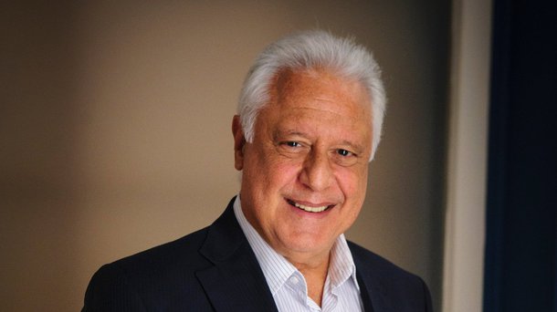 Um dos principais nomes da dramaturgia nacional, o ator Antonio Fagundes diz não ver distinção entre PT e PSDB; "É um sistema inteiro comprometido", afirma; por isso, defende punição aos envolvidos no mensalão tucano e no esquema de pagamento de propina no cartel do metrô em São Paulo; para o ator, Dilma "tinha condição de fazer mais", mas ele não vê força na oposição para enfrentá-la em outubro. "Sinto muito não termos uma oposição", afirma; ele critica ainda "purismo burro" de Marina Silva