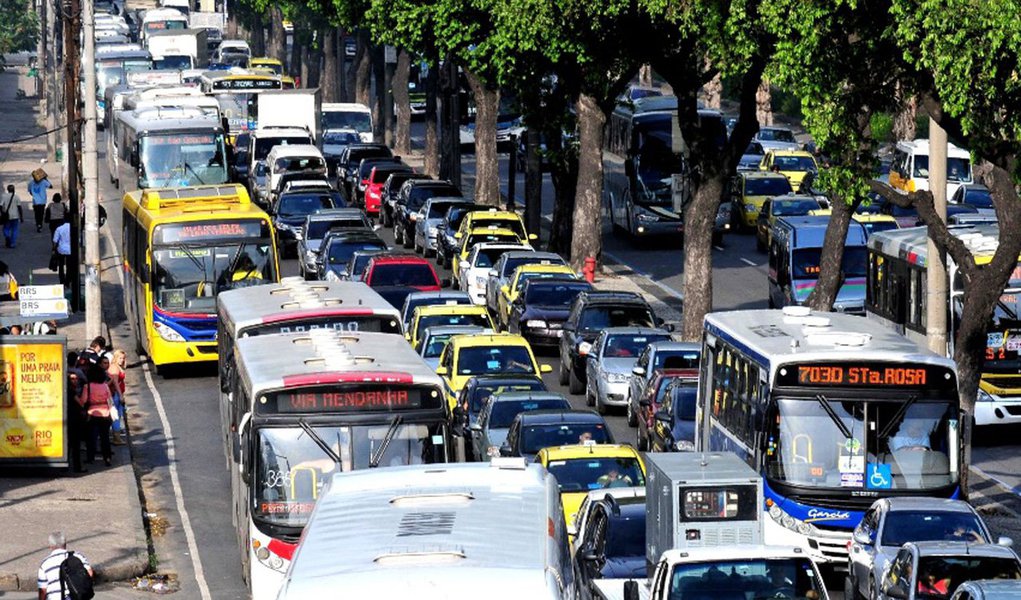 A Agetransp lançou o Plano de Contingência Integrado, que deverá ser adotado pelas concessionárias de transporte público de alta capacidade reguladas pela agência, com a participação da Federação de Transportes do Rio (Fetranspor); entre as novas medidas, está o cartão Siga Viagem, que vai atender os usuários de barcas, metrô e trens, em caso de interrupção dos serviços de transporte