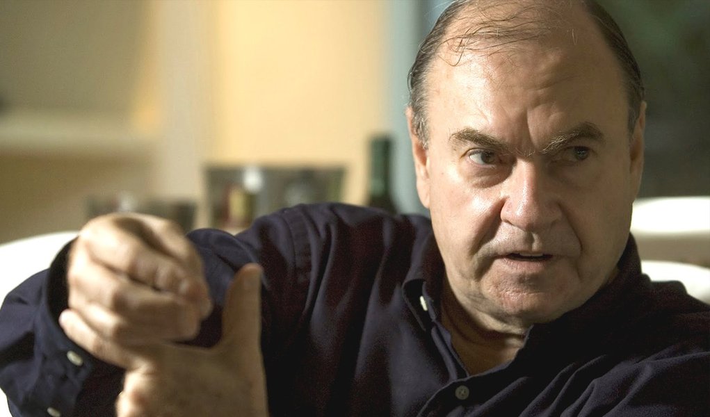 Procuradoria Regional Eleitoral (PRE-RJ) impugnou a candidatura do vereador César Maia (DEM), ex-prefeito do Rio e candidato ao Senado na chapa do governador Luiz Fernando Pezão (PMDB); outras 34 também foram barradas pela Justiça; o MPE questiona a postulação do democrata como consequência de uma condenação por improbidade administrativa referente à construção de Igreja de São Jorge, em Santa Cruz; segundo a Justiça, a obra foi financiada com dinheiro público indevidamente
 