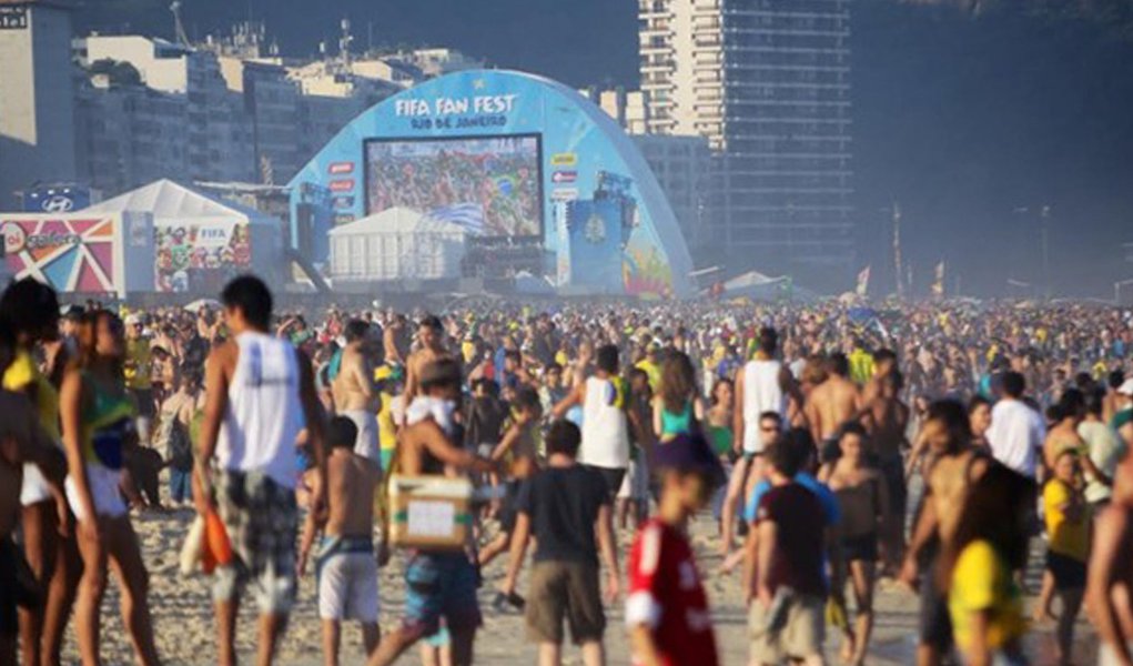 Pesquisa divulgada nesta segunda (14) pela Associação Brasileiraa Industria de Hotéis do Rio de Janeiro (Abih-RJ) confirmou as expectativas positivas da entidade em relação à ocupação hoteleira durante a Copa do Mundo; média de ocupação em todas as partidas atingiu 93,8%, chegando a 97,66% no jogo final, disputado ontem, no Maracanã; bairros com maior ocupação foram Ipanema e Leblon, com índice de 94,76%, Copacabana e Leme (93,37%) e Barra e São Conrado (91, 06%)