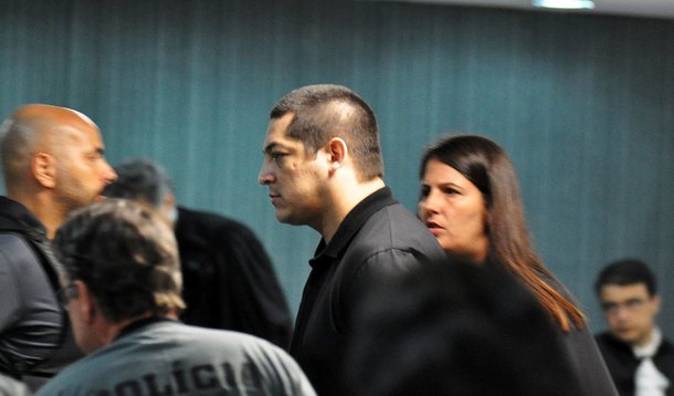 O Tribunal de Justiça do Estado do Rio d deferiu o pedido do Ministério Público de renovação da permanência do tenente-coronel da Polícia Militar Claudio Luiz da Silva Oliveira e do tenente Daniel dos Santos Benitez Lopes no Presídio Federal de Porto Velho, em Rondônia; os réus são acusados de mandantes da emboscada e do assassinato da juíza Patrícia Acioli, morta com 21 tiros, no dia 11 de agosto de 2011