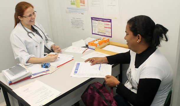 Profissionais que irão atuar pelo programa do governo federal devem chegar na próxima semana, segundo o secretário de Saúde, Rafael Barbosa; iniciativa do ministério da Saúde já beneficiou seis regiões administrativas de Brasília