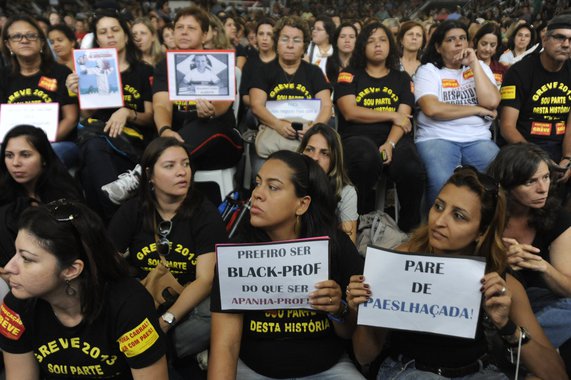 ministro Luiz Fux suspendeu nesta terça (15) a decisão do Órgão Especial do Tribunal de Justiça do Rio de Janeiro; para o ministro, o corte de ponto é ilegal, por inviabilizar o direito de greve dos professores; Fux convocou representantes dos professores, do governo do Rio de Janeiro e da Procuradoria do Estado para audiência de conciliação, no dia 22 de outubro