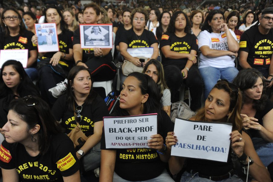 ministro Luiz Fux suspendeu nesta terça (15) a decisão do Órgão Especial do Tribunal de Justiça do Rio de Janeiro; para o ministro, o corte de ponto é ilegal, por inviabilizar o direito de greve dos professores; Fux convocou representantes dos professores, do governo do Rio de Janeiro e da Procuradoria do Estado para audiência de conciliação, no dia 22 de outubro