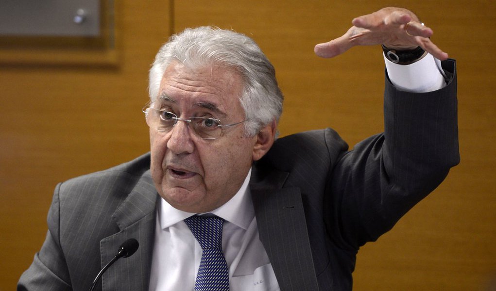 Segundo o ministro Guilherme Afif, as regras atuais para exportação inviabilizam a participação das pequenas empresas; "Só elas [grandes] têm como arcar com as exigências e as barreiras. Hoje temos que ter sistemas simplificados de aduana, que permitam termos operadores logísticos voltados, exclusivamente, para as micro e penas empresa”, disse Afif