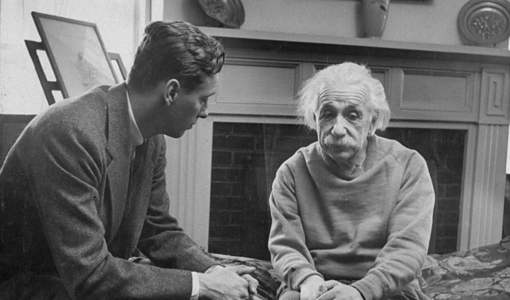 Em 1915, pouco antes de publicar seus estudos sobre a relatividade, Albert Einstein escreveu a seu filho Hans Albert, então com 11 anos, uma belíssima carta. Nela, ele explica a seu pequeno a importância de fazer todas as coisas com paixão