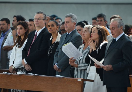 Ex-senadora, que será confirmada na quarta-feira candidata à Presidência da República pelo PSB, afirmou nesta terça-feira que os ideais de Eduardo Campos devem ser tratados como um legado, e não como uma herança; "(Um) legado em que quanto mais pessoas puderem se apropriar dele maior ele fica", afirmou à imprensa, após missa de sétimo dia ao candidato; homenagem reuniu autoridades do governo e do PSB na Catedral Metropolitana de Brasília