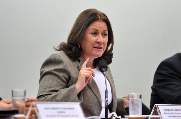 Em audiência pública na Câmara, a ministra do Planejamento, Miriam Belchior, disse que 2015 será o ano da retomada do crescimento da economia mundial e, por consequência, da economia brasileira; "Nossas reservas internacionais vão dar solidez à economia, o que permite lidar de maneira mais efetiva com as ondas de crise internacional", afirmou