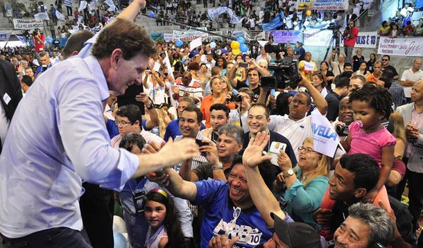 Candidato do PRB ao governo do Rio, Marcelo Crivella disse em entrevista à Band que "homossexualismo não é doença, mas é pecado"; o bispo da Igreja Universal hoje passaria para o segundo turno e enfrentaria o ex-governador Anthony Garotinho