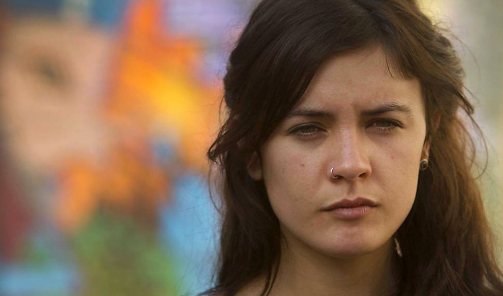 Ao observar o baixo comparecimento de eleitores no segundo turno da eleição presidencial, a deputada chilena Camila Vallejo manifestou-se favorável à volta do voto obrigatório no país; "Novamente um respaldo e apoio a este projeto da Nova Maioría que já se viu nas primárias e que se viu também no primeiro turno", disse Camila, cuja carreira começou no movimento estudantil