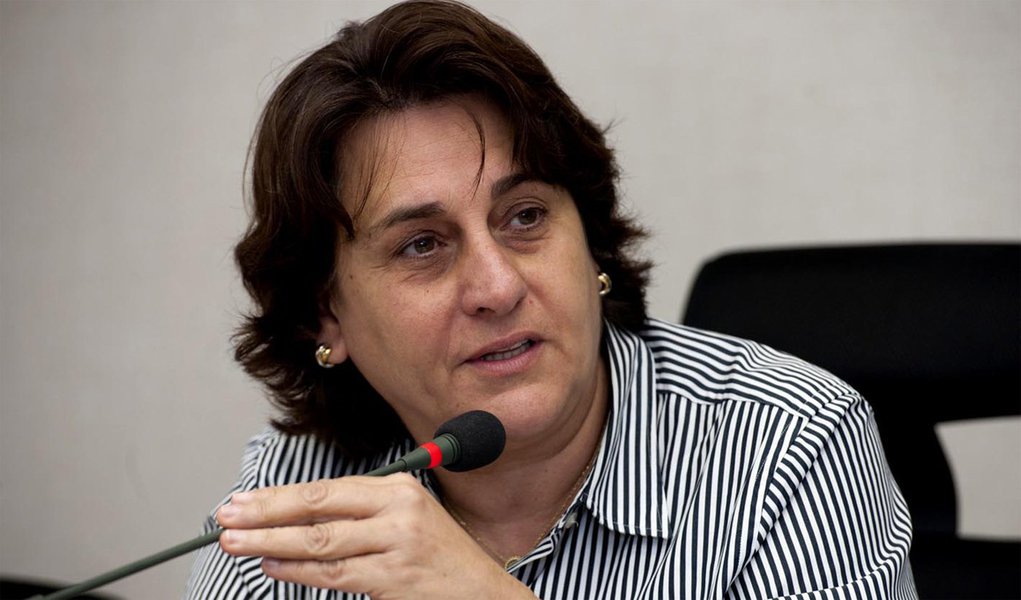 Em convenção regional realizada nesse sábado (28), o PPS oficializou o nome da deputada distrital para o governo do Distrito Federal. A chapa ainda não tem vice e as coligações do partido também ainda não foram divulgadas