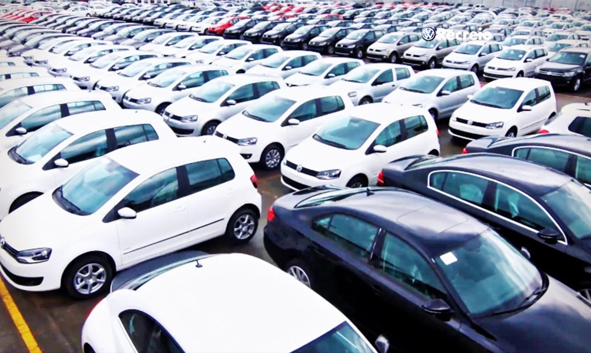 Diário Oficial da União publica hoje decreto que estabelece aumento das alíquotas do Imposto sobre Produtos Industrializados (IPI) dos automóveis; foram anunciados mudanças nas alíquotas de automóveis de IPI que passam a vigorar a partir de 1º de janeiro até 30 de junho do próximo ano, e ainda outro reajuste para o período entre 1º de julho de 2014 a 31 de dezembro de 2017