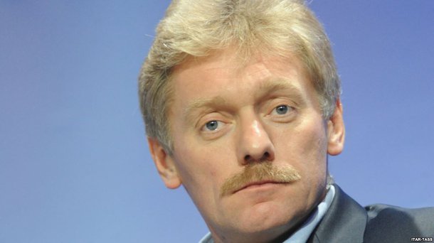 Dmitry Peskov, porta-voz do presidente russo Vladimir Putin, disse neste sábado que tem certeza que não haverá nenhuma "Guerra Fria" por causa da Ucrânia; "Com toda a nossa alma, esperamos que todos tenham sabedoria política suficiente e realismo político para evitar que entremos em um confronto ainda mais profundo - ideológico ou de qualquer tipo - por causa da Ucrânia", disse Peskov, em entrevista à emissora de televisão Ren-TV