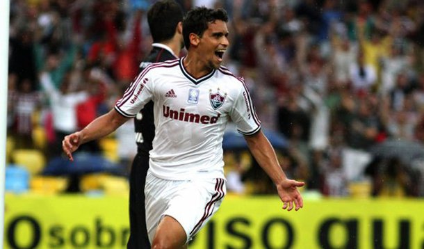 Os tricolores que foram ao Maracanã saíram com dois bons motivos para comemorar: a vitória por 2 a 1 de virada sobre o São Paulo, que mantém o Fluminense fora da zona do rebaixamento; o segundo foi a confirmação do retorno de Conca ao clube carioca em 2014