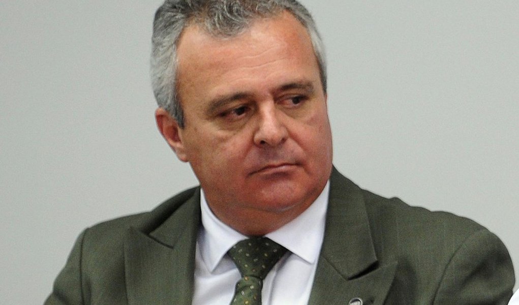 "Nós poderemos falar que o Brasil é um antes do novo modelo de partilha, e será outro depois [...] O Brasil dá um grande passo para o seu desenvolvimento, para o desenvolvimento da sociedade, e para a melhoria da condição de vida de toda a população", afirmou Marco Antônio Martins Almeida, secretário de Petróleo e Gás Natural do Ministério de Minas e Energia; veja vídeo da entrevista