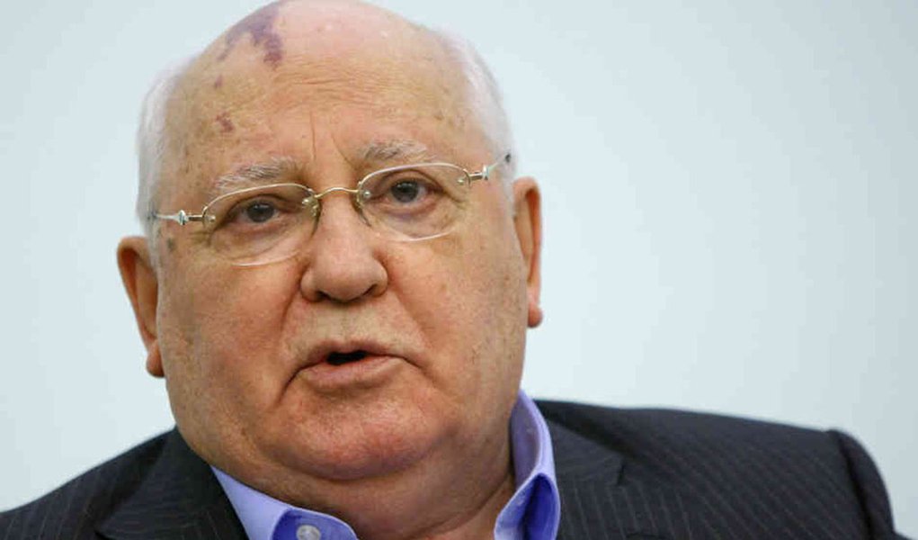 "Se antes a Crimeia foi incorporada à Ucrânia conforme as leis soviéticas, ou seja, segundo as leis do Partido (Comunista da URSS), sem perguntar ao povo, desta vez o povo corrigiu aquele erro", disse o último presidente da União Soviética, Mikhail Gorbachev