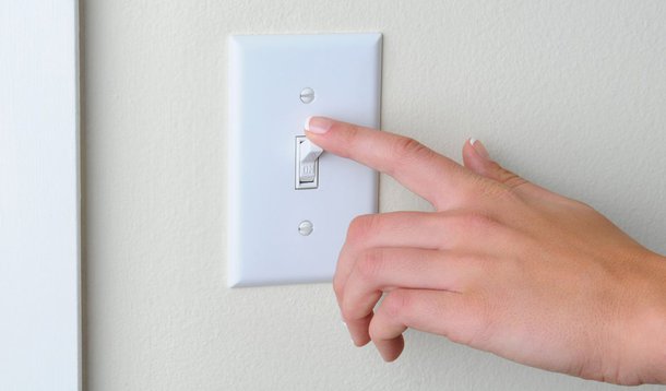 Informação é do Operador Nacional do Sistema Elétrico (ONS); maioria dos estados economizou energia acima da média de consumo nacional, de 4,1%, na demanda do horário de ponta nos 120 dias de vigência do horário de verão;  exceção foi Minas Gerais, um dos grandes centros consumidores do Brasil, que, com uma economia de 4%, o que equivale a 319 megawatts (MW), registrou consumo abaixo da média nacional
 