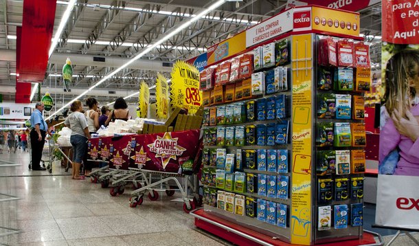 Projeção de instituições financeiras para a inflação em 2014 caiu pela quarta semana seguida, de 6,39% para 6,26%, abaixo do limite superior da meta do governo (6,5%), segundo pesquisa semanal feita pelo Banco Central