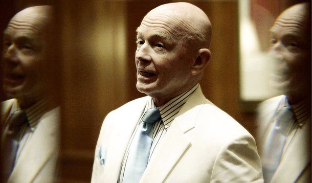 No comando da divisão de mercados emergentes da gestora americana Franklin Templeton, Mark Mobius diz que bloco apenas vive "choque", de curto prazo; ele justifica dizendo que o crescimento médio dos mercados emergentes neste ano vai ser de mais de 5%, comparado com cerca de 1,5% dos mercados desenvolvidos; além disso, as reservas são muito maiores; e para concluir, o nível de dívida dos emergentes é muito menor em relação ao Produto Interno Bruto