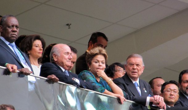 Planalto teme que as manifestações prometidas para o Dia da Independência contaminem a partida e o desfile oficial – que terá a presença da presidente e de seus ministros. Governo do Distrito Federal evocou compromissos internacionais e também com a torcida para manter a partida no Mané Garrincha. Foi lá, em junho, que ela experimentou sua primeira grande vaia, ao lado de Joseph Blatter