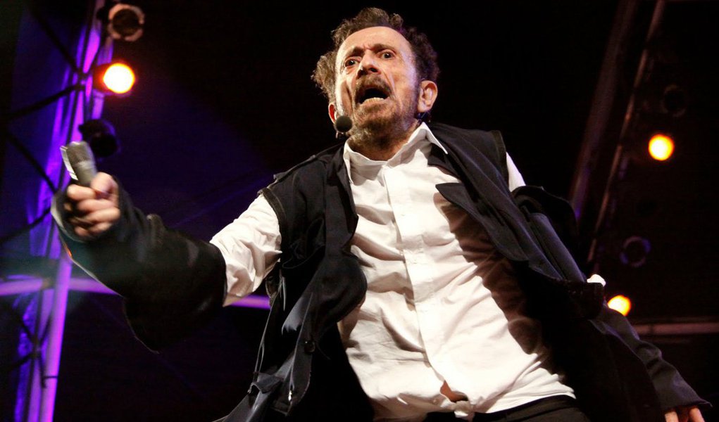 EP com cinco canções ácidas é lançado após o cantor ter se envolvido em uma polêmica: recebeu um turbilhão de críticas – principalmente nas redes sociais – por ter emprestado a voz para um comercial da Coca-Cola, patrocinadora oficial da Copa do Mundo; ouça a música que dá nome ao disco