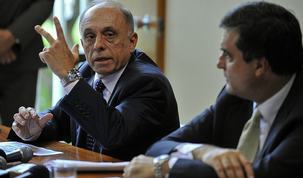 José Eduardo Cardozo, da Justiça, e o ministro-chefe do Gabinete de Segurança Institucional (GSI) da Presidência da República, general de Exército José Elito Carvalho Siqueira, serão questionados na Câmara sobre as notícias de que a presidenta Dilma Rousseff e seus principais assessores foram alvo de espionagem da Agência de Segurança Nacional dos Estados Unidos