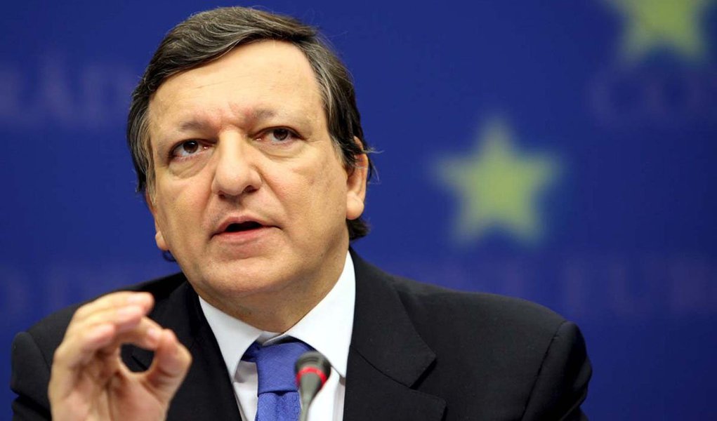 Presidente da Comissão Europeia, José Manuel Durão Barroso anunciou nesta quarta-feira 5 em Bruxelas um pacote de ajuda financeira à Ucrânia, que combina verbas do Orçamento da União Europeia, do Banco Europeu de Investimento (BEI) e do Banco Europeu para Reconstrução e Desenvolvimento (Berd)