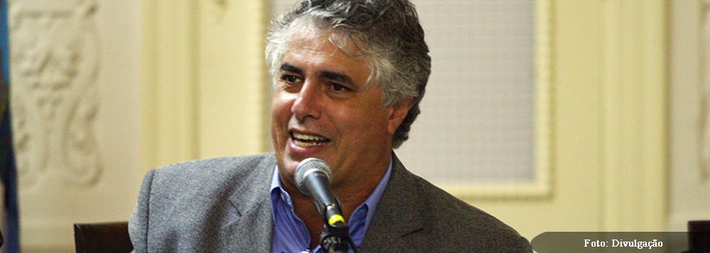 A informação é do blogueiro Roberto Barbosa; a nota aponta que o ex-prefeito Riverton Mussi tomou a decisão após conversas com o governador Sérgio Cabral e o vice-governador Luiz Fernando Pezão; Mussi decidiu que disputará uma vaga na Alerj em 2014