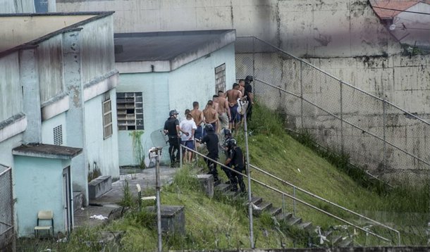 Levantamento, referente ao ano de 2014 e divulgado pelo Conselho Nacional do Ministério Público (CNMP), mstrou que, no último ano do governo Roseana Sarney, o Maranhão passou a liderar o ranking de superlotação de unidades de internação para menores infratores do País, com uma superlotação que supera os 800%; com relação às unidades de semiliberdade, verifica-se que não há, de modo geral, superlotação, considerado os contextos estaduais; mas a pesquisa apontou excesso em Alagoas (135,7%), Maranhão (109,1%) e Pernambuco (114,3%); SP, Goiás encontram-se no limite, com cerca de 100%