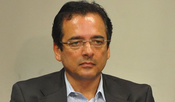 Ele foi condenado a dois anos e seis meses de prisão, convertidos em prestação de serviços comunitários e também na proibição de sair de casa durante os fins de semana; o parlamentar também perdeu o cargo na PF e pagará multa; de acordo com a sentença, ele vazou dados da Operação Satiagraha para a Rede Globo